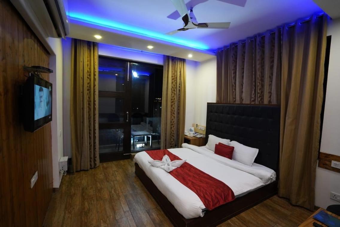 Hotel Whispering Winds Kasauli Exterior foto