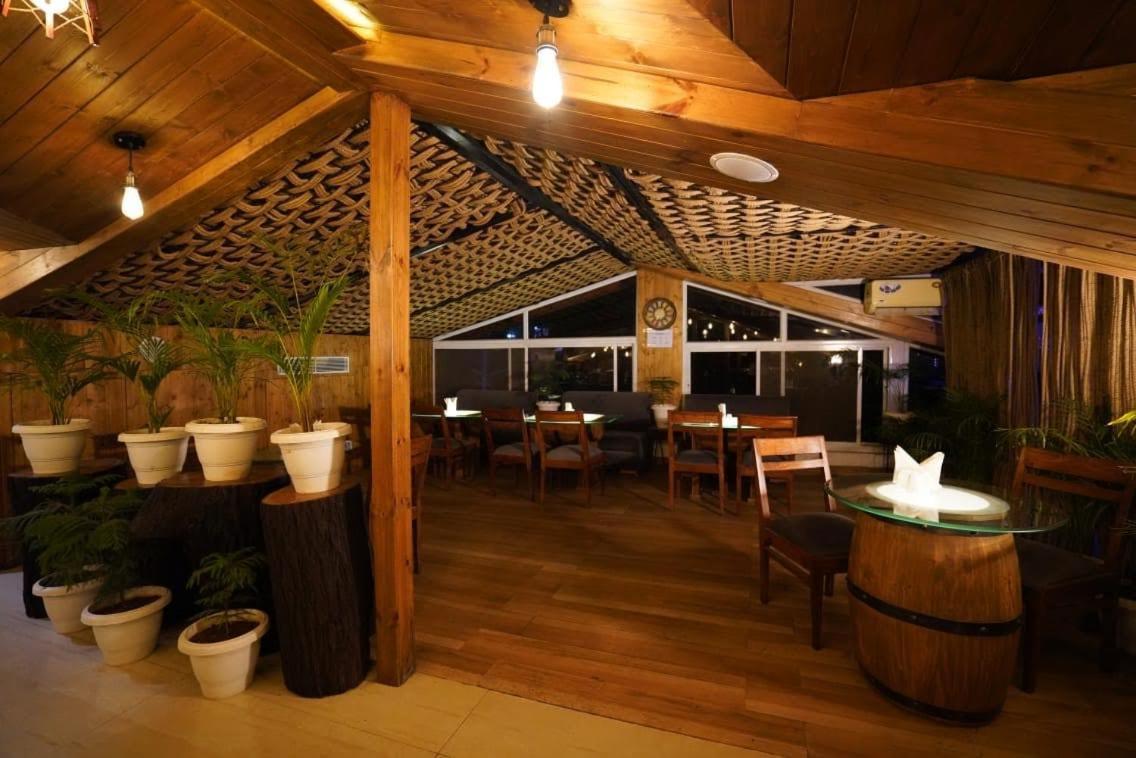 Hotel Whispering Winds Kasauli Exterior foto