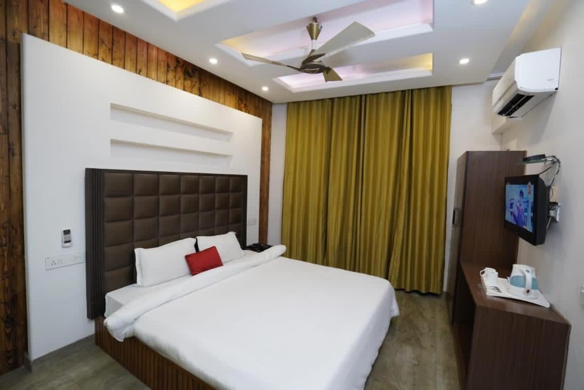 Hotel Whispering Winds Kasauli Exterior foto